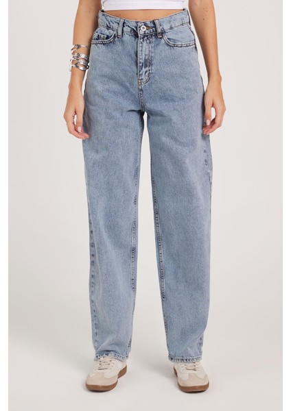 Kadın Regular Fit Klasik Kesim Baggy Pamuklu Geniş Paça Açık Mavi Jean Pantolon