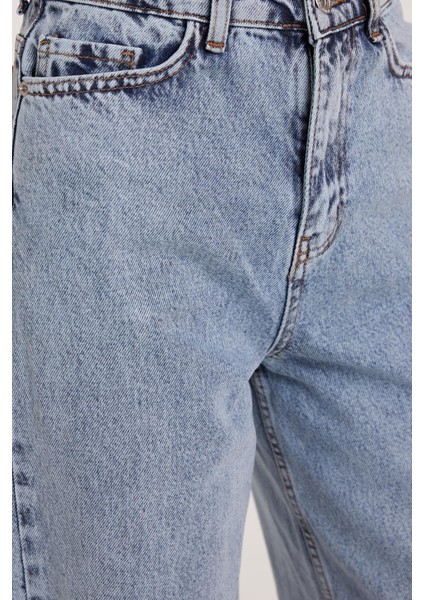 Kadın Regular Fit Klasik Kesim Baggy Pamuklu Geniş Paça Açık Mavi Jean Pantolon modelleri