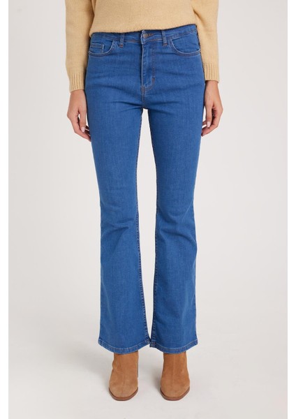 Kadın Regular Fit Klasik Kesim Pamuklu Ispanyol Paça Mavi Jean Kot Pantolon