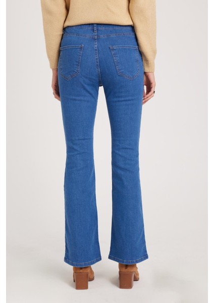 Kadın Regular Fit Klasik Kesim Pamuklu Ispanyol Paça Mavi Jean Kot Pantolon