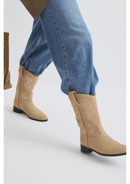 Çizme 2516 - Işlemeli Kısa Kovboy Bej Süet Kadın Çizme