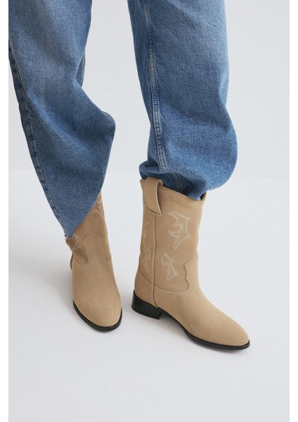 Çizme 2516 - Işlemeli Kısa Kovboy Bej Süet Kadın Çizme