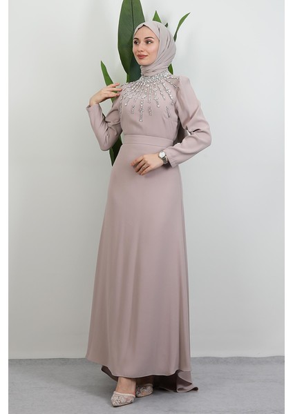 Yakası Taş Işlemeli Elbise Krem fırsatları