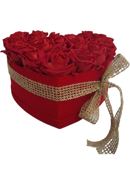 Kalpli Kutuda Gerçek Grünümlü Kadife Gül ile Hazırlanmış Sevgiliye Buket