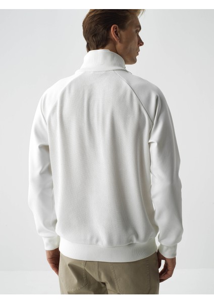 Erkek Ekru Pamuk Dokulu Regular Fit Sweatshirt fırsatları