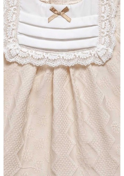 Çiçek Nakışlı Dantel Detaylı Fiyonklu Elbise 0-2 Yaş Kendinden Desenli Kumaş fırsatları