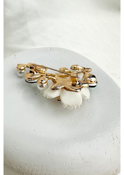 Altın Sarısı Oval Taş Detay Incili Çiçek Motif Broş (6cm) modelleri