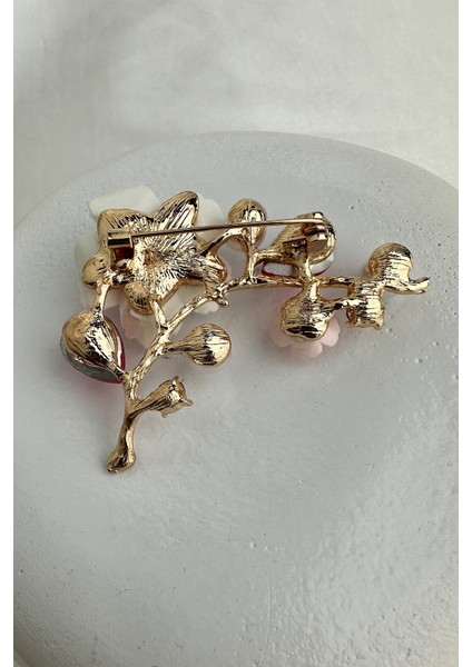 Altın Sarısı Oval Taş Detay Incili Çiçek Motif Broş (6cm) modelleri