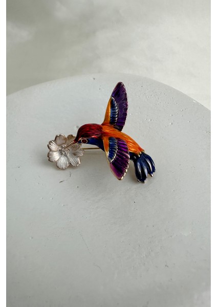 Beyaz Çiçek Detay Rengarenk Kuş Broş (3cm) fiyatları