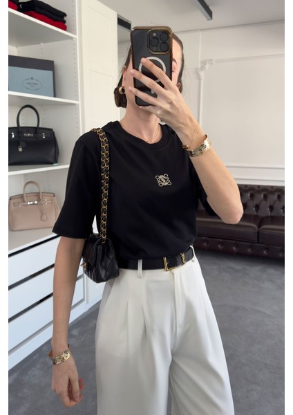 Bisiklet Yaka Metal Broşlu Orj Tshirt- Siyah fırsatları