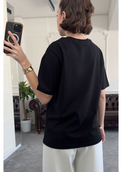 Bisiklet Yaka Metal Broşlu Orj Tshirt- Siyah