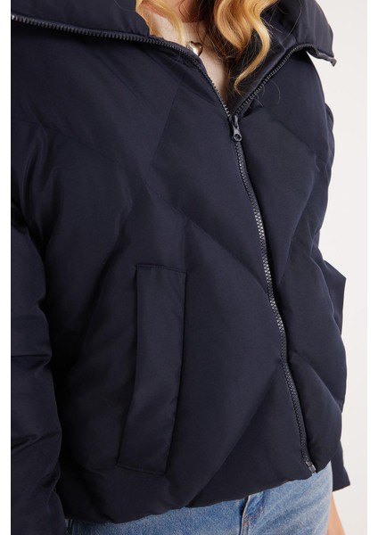 Kadın Oversize Geniş Kesim Şişme Dik Yaka Lacivert Mont modelleri