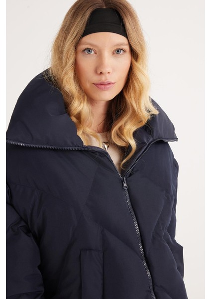 Kadın Oversize Geniş Kesim Şişme Dik Yaka Lacivert Mont fırsatları