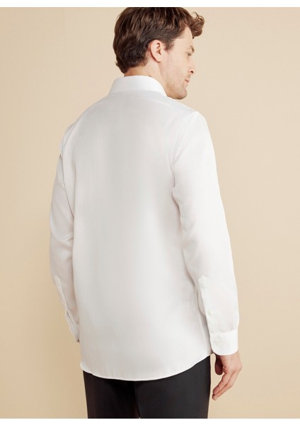 Slim Fit Klasik Yaka Beyaz Erkek Gömlek BBFW25MSH028 indirimleri