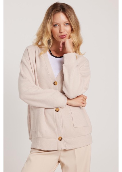 Kadın Relax Fit Rahat Kesim Örme Kumaş Çift Cepli V Yaka Bej Hırka