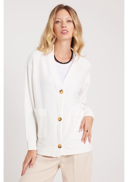 Kadın Relax Fit Rahat Kesim Örme Kumaş Çift Cepli V Yaka Ekru Hırka