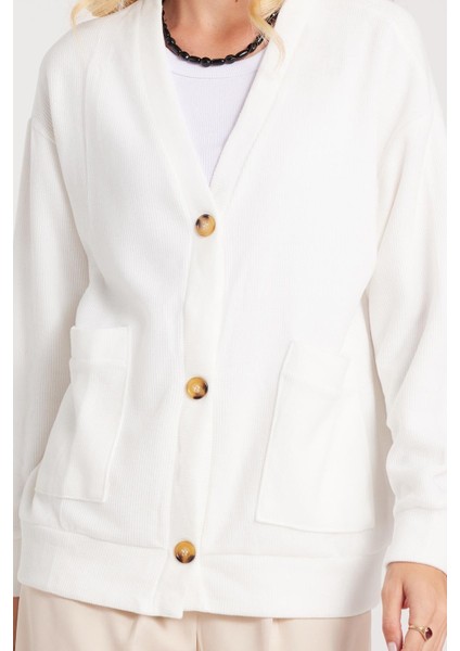 Kadın Relax Fit Rahat Kesim Örme Kumaş Çift Cepli V Yaka Ekru Hırka fiyatları