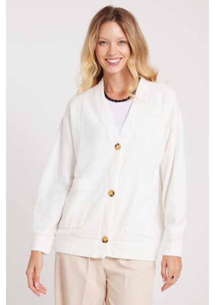 Kadın Relax Fit Rahat Kesim Örme Kumaş Çift Cepli V Yaka Ekru Hırka fırsatları