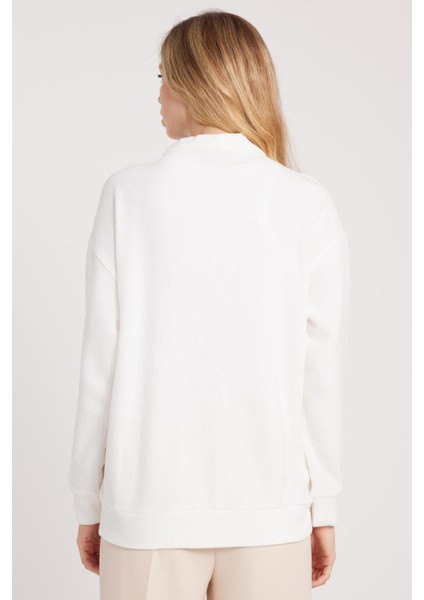 Kadın Relax Fit Rahat Kesim Örme Kumaş Çift Cepli V Yaka Ekru Hırka