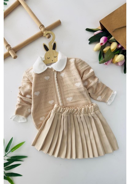 Kalp Desenli Triko Hırkalı Pileli Etekli 3 Lü Kız Takımı - Bej