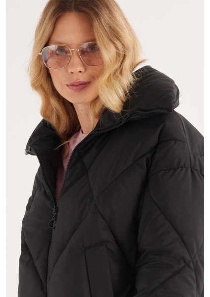 Kadın Oversize Geniş Kesim Şişme Dik Yaka Siyah Mont fiyatları