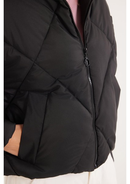 Kadın Oversize Geniş Kesim Şişme Dik Yaka Siyah Mont modelleri