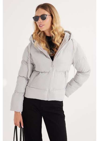 Kadın Regular Fit Klasik Kesim Kapüşonlu Şişme Gri Mont