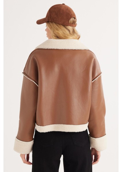 Kadın Regular Fit Klasik Kesim Içi Kürklü Kol Detaylı taba Deri Mont