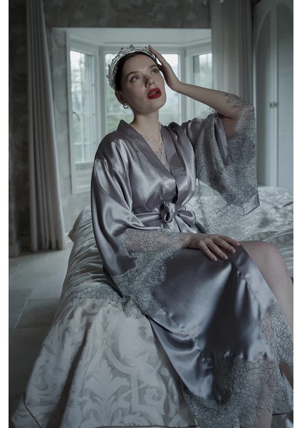 Gri Fransız Dantelli Yarasa Kol Saten Kimono