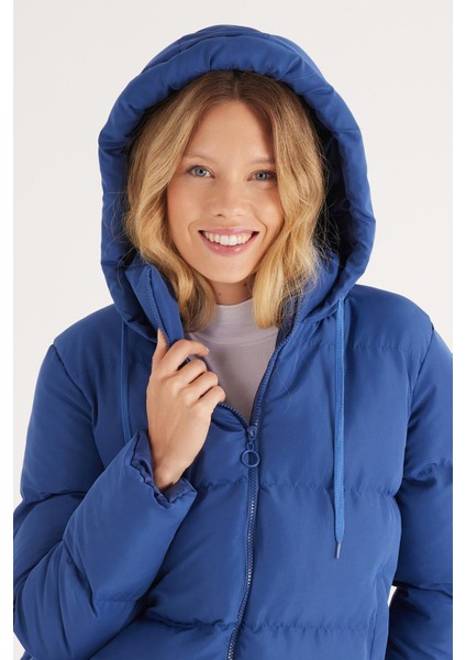 Kadın Relax Fit Rahat Kesim Su Geçirmez Kapüşonlu Lacivert Mont fiyatları