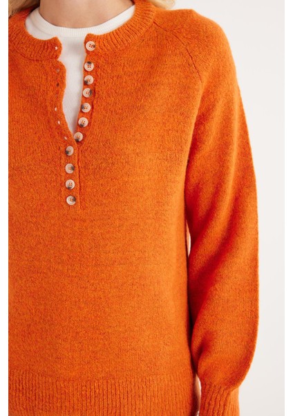 Kadın Oversize Geniş Kesim Düğmeli Yaka kiremit Kazak modelleri