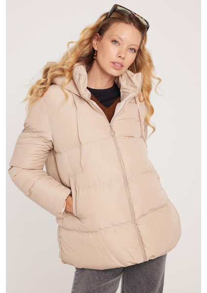 Kadın Relax Fit Rahat Kesim Su Geçirmez Kapüşonlu Camel Mont indirimleri