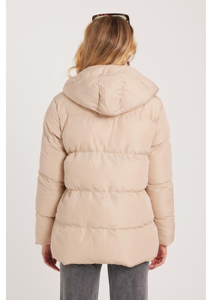 Kadın Relax Fit Rahat Kesim Su Geçirmez Kapüşonlu Camel Mont