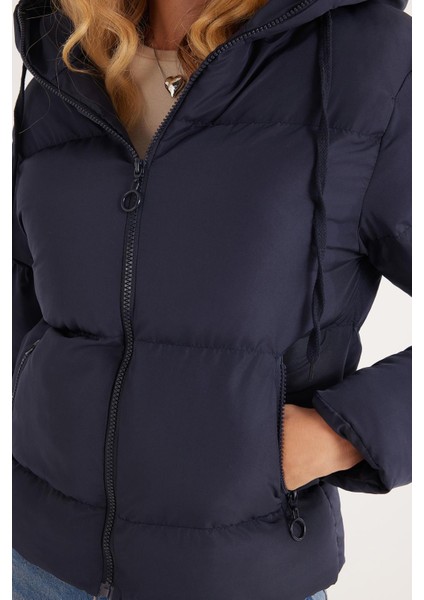 Kadın Regular Fit Klasik Kesim Kapüşonlu Şişme Lacivert Mont modelleri