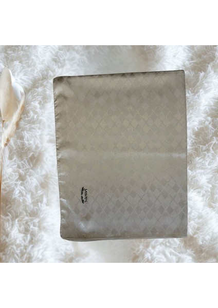 Küçük Baklava Desenli Krem Jakarlı Şal