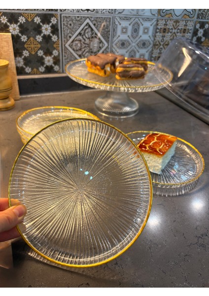 Altın Yaldızlı Ayaklı Kek Kurabiye Pasta Sunum Standı ve 6 Parça Pasta Tabağı Seti Sunum ve Servis Seti fırsatları