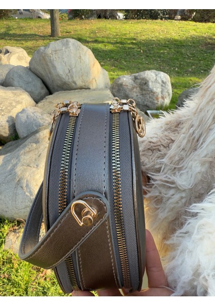 Nçs Bölmeli Ayarlanabilir Askılı Sade ve Şık Kutu Model Kadın Çapraz Omuz ve El Çantası Çantası