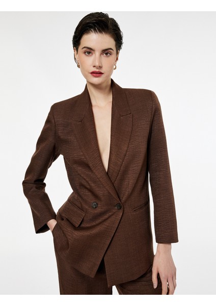 Cep Detaylı Düğmeli Uzun Kollu Kruvaze Yaka Blazer Ceket