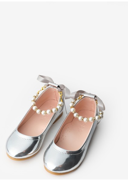 Gümüş İncili Topuğu Fiyonklu Kız Çocuk Ayakkabı