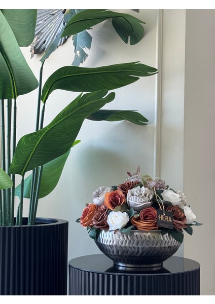 Metal Saksı Çiçek Aranjmanı