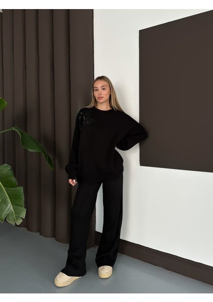Omuz Yaprak Detaylı Rahat Triko Takım fırsatları