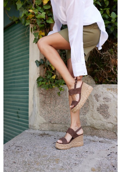 Bonello Kadin Kahve Gercek Suet Dolgu Taban Sandalet