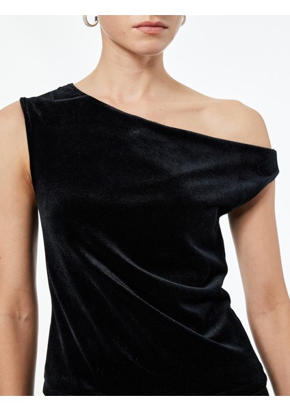 Asimetrik Yaka Kolsuz Kadife Bluz indirimleri