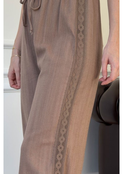 Boru Paça Yanı Dantelli Keten Pantolon- Kahverengi