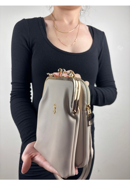 Kadın Suni Deri Krem Metal Çerçeveli Vintage Mini Boy El Çantası