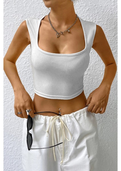 Kadın Beyaz Kare Yaka Kalınlaşan Omuz Detaylı Crop Top Bluz modelleri