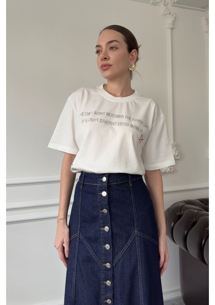 Göğüsü Yazılı Marka Tshırt- Ekru indirimleri