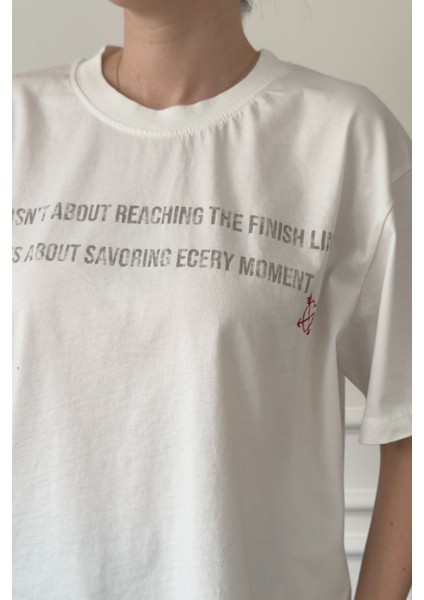 Göğüsü Yazılı Marka Tshırt- Ekru