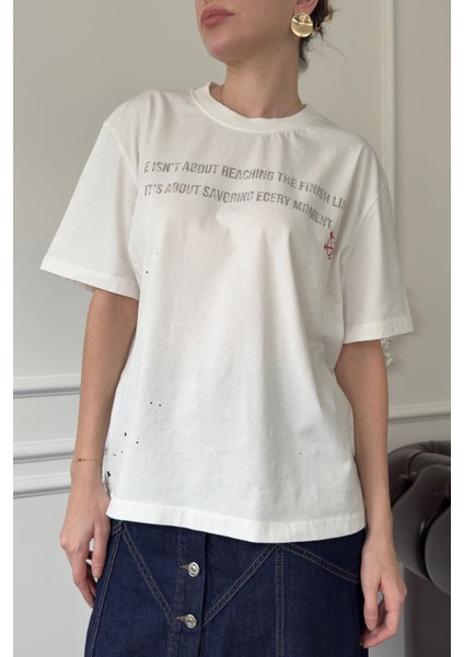 Göğüsü Yazılı Marka Tshırt- Ekru