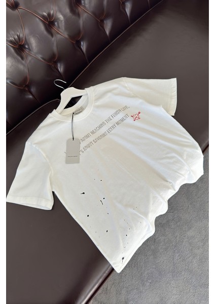 Göğüsü Yazılı Marka Tshırt- Ekru